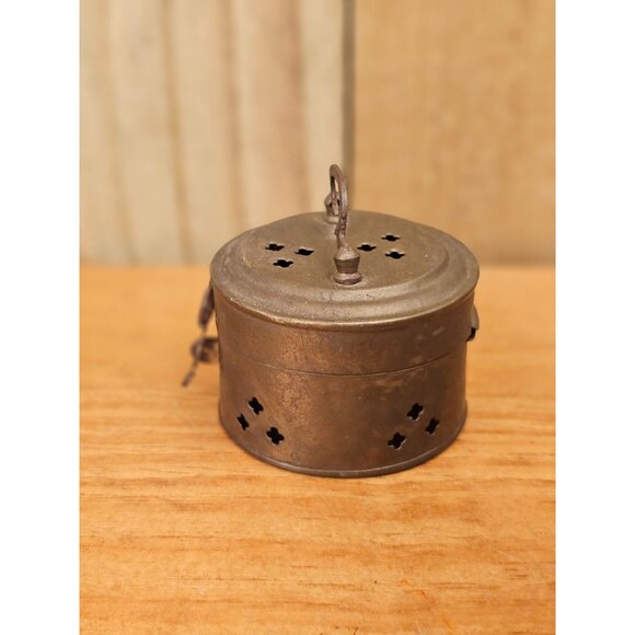 Vintage Brass Cricket Box - Picture 3 of 10